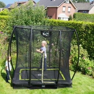 Kleine rechthoekige trampoline met veiligheidsnet