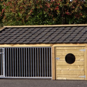 Deze mooie kennel Rex 1 is een aanwinst voor uw achtertuin