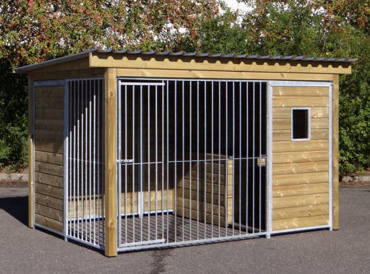 Hondenkennel Forz met geisoleerd nachthok, houtkader en raampje 343x240