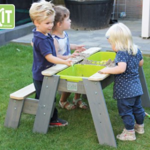 EXIT Aksent Zand-, Water- en Picknicktafel 1 bankje - met Parasol en kinder tuingereedschap