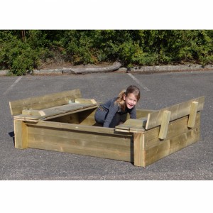 SHOWMODEL - Zandbak Cubic Twist met opklapbare bankjes 150x120cm