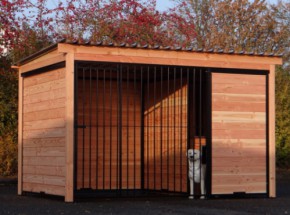 Hondenkennel Forz zwart met geïsoleerd nachthok en Douglas houtkader 318x218cm