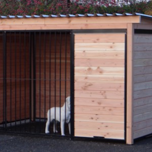 Hondenkennel FORZ zwart met Douglas houtkader