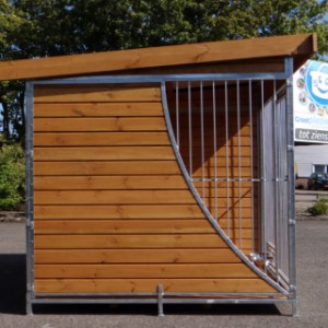 Rechter zijkant met gebogen hout-wand