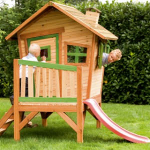 Houten speelhuisje voor in de tuin | met glijbaan