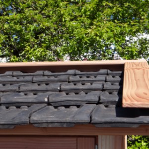 Keramische dakpannen en Douglas-hout maken er een plaatje van