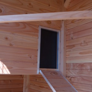 Opening naar nachthok van kippenhok Supreme