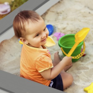 Heerlijk spelen in zandbak Sandy