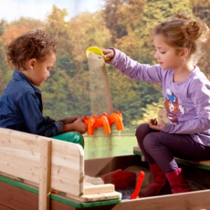 Samen spelen in de zandbak