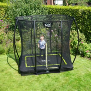 Rechthoek trampoline voor de kleine tuin