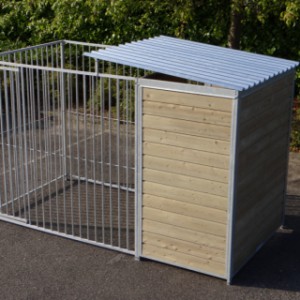 Hondenkennel FIX Voorzien van half dak 3x1.5m