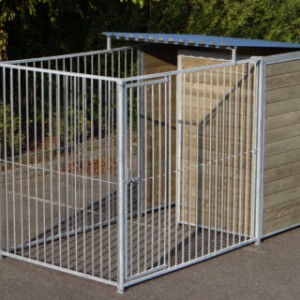 Hondenkennel FIX Voorzien van half dak 3x1.5m