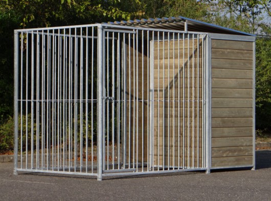 Hondenkennel FIX Voorzien van half dak 3x1.5m