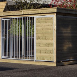 Hondenkennel FIX met houtkader, houten vloer en luxe dak 352x190cm