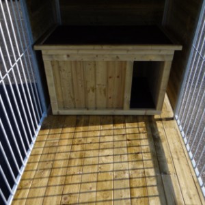 Binnenzijde kennel Fix 3x1,5 met houten vloer