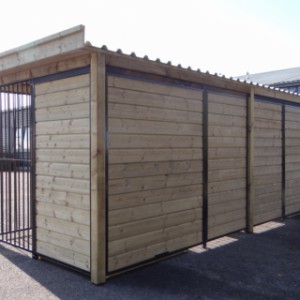 Hondenkennel COMPART met 2 nachthokken 566x240x222cm