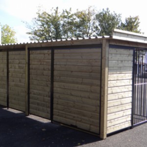 Hondenkennel COMPART met 2 nachthokken 566x240x222cm