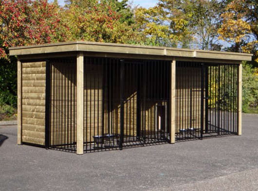 Hondenkennel COMPART met 2 nachthokken, vlondertjes en voederstellen 566x240x222cm