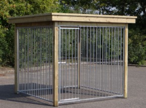 Hondenkennel FLINQ met houtkader en luxe dak 251x218cm