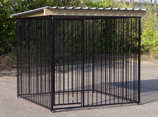 Hondenkennel FLINQ Zwart met dak Extra - vuren hout 235x220cm