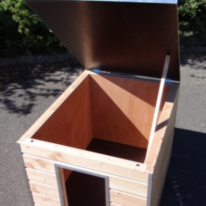 Geïsoleerd hondenhok Cube met scharnierend dak voor optimale toegankelijkheid