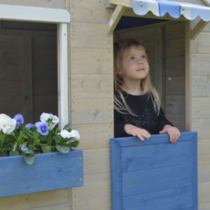 Speelhuisje Maritime House heeft vrolijke blauwe accenten