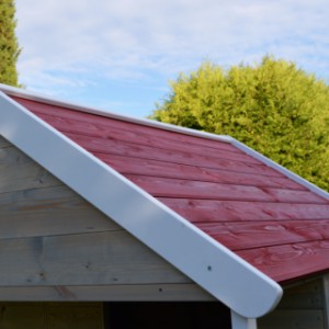 Het speelhuis Summer Villa heeft een waterdicht houten dak