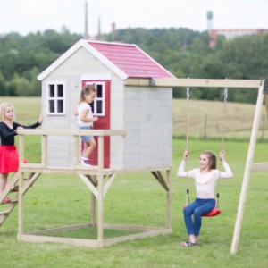 Houten speelhuis My Lodge kan uitgebreid worden met een aanbouwschommel