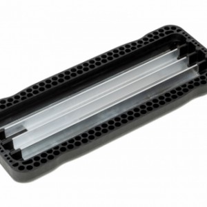 Schommelzitje Curve XL is voorzien van een aluminium plaat