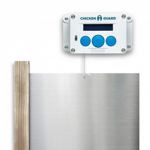 Automatische kippenhok opener Chickenguard Standard met luikje en eiken geleiders