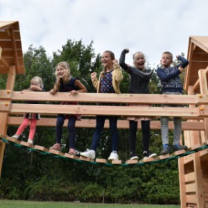 Speeltoestel Yard heeft een wiebelbrug Wave Deluxe 300cm