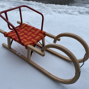 Houten slee / slede Alpen met comfortabele textiel zitting en rugleuning 95cm