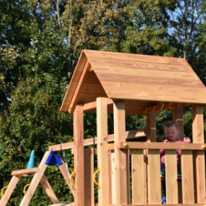 Het speeltoestel Kiosk hoog is voorzien van een uitkijkplatform