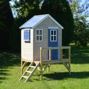 Speelhuis My Cottage wordt geplaatst op een speelplateau van 60cm hoogte