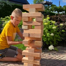 Speel nu lekker Jenga XL buiten!