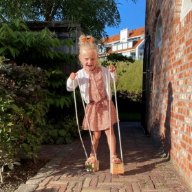 Loop lekker op de houten loopklossen!