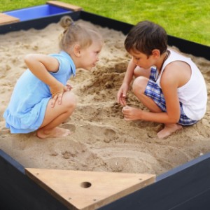 Zandbak AXI Kelly met waterbakken | grote houten zandbak voor uren speelplezier