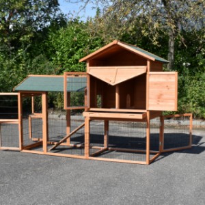 SHOWMODEL - Konijnenhok Prestige Large met ren links Anti Knaag 240x100x181cm