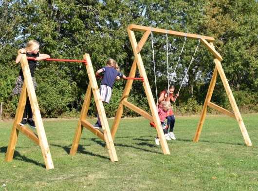 Voor een dagje uit Schat op gang brengen Houten schommel Sky met duikelrek | eigentijds design