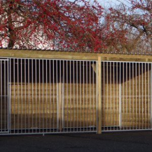 Hondenkennel Forz 2x6 meter met nachthok en vlondertje