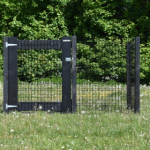 Dierenren met houten poortje 2x1,3 meter