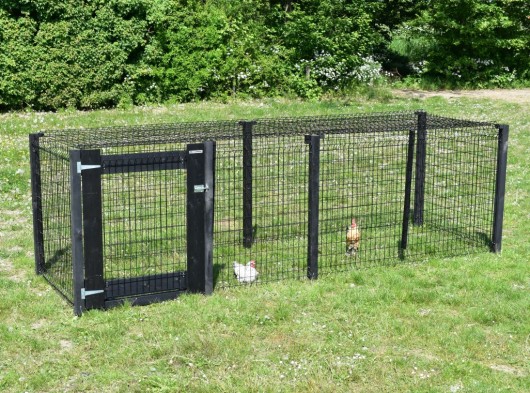 Dierenren Rectangle met gaasdak, houten palen en poort voor zachte ondergrond 411x130x123cm