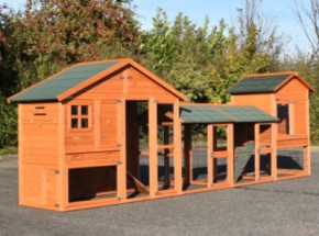 Konijnenhok Holiday Medium Red met 2 rennen en Prestige Medium 465x91x151cm
