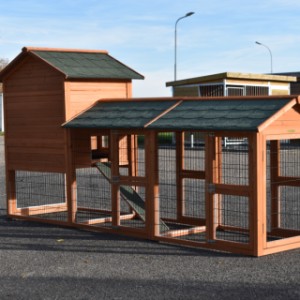 Een kijkje aan de achterkant van kippenhok Prestige Medium