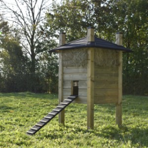 Het kipppenhok Rosa is vormgegeven als hooiberg