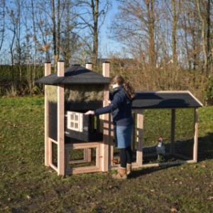 Het kippenhok Rosa is makkelijk schoon te maken