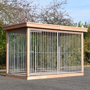 Hondenkennel FLINQ met Douglas houtkader, dak Luxe en vloer Atlas 353x190x209cm