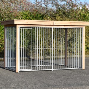 Hondenkennel Flinq met Douglas houtkader en luxe dak 353x190x209cm