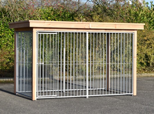 Hondenkennel Flinq met Douglas houtkader en luxe dak 353x190x209cm