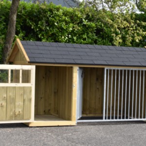 Hondenkennel voor grote en middelgrote honden.